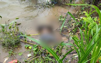 Thái Bình: Phát hiện thi thể bị buộc hai chân trôi trên sông Hồng