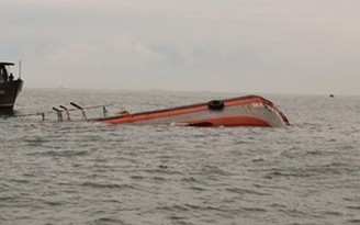 Hải Dương: Chìm tàu chở gạch, chồng may mắn thoát nạn, vợ đuối nước tử vong