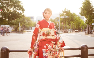 Phương Khánh diện kimono giá 200 triệu, dạo phố ở Nhật