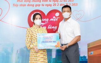 Hoa hậu Thu Hoài ủng hộ 200 triệu mua vắc-xin ngừa Covid-19