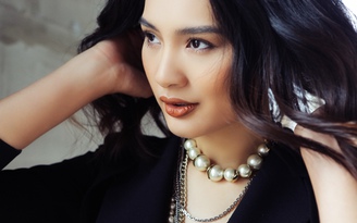 Hoa hậu đẹp nhất châu Á Hương Giang khoe sắc vóc quyến rũ tuổi 34