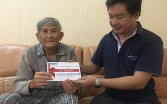 Cụ ông 88 tuổi mệnh danh 'bách khoa toàn thư của phường' nhờ 25 năm đọc báo