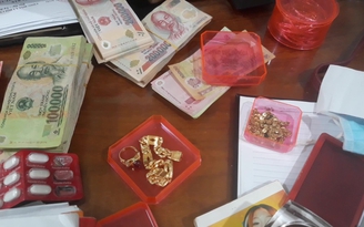 Chị bán vé số nghèo nhặt được cục tiền vàng hơn trăm triệu, trả cho người mất