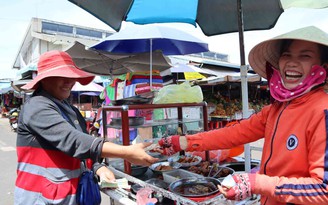 Chị bán vé số nghèo trả lại tiền, vàng hơn trăm triệu: Hai lần trả của rơi