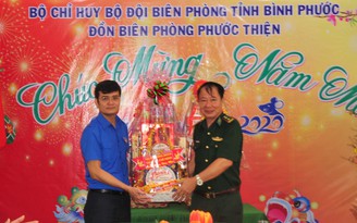 Anh Bùi Quang Huy dự chương trình Xuân đoàn kết – tết biên cương