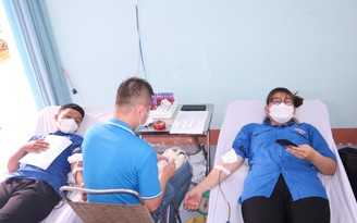 Giữa đại dịch Covid-19, người trẻ Bình Phước vẫn hăng hái đi hiến máu tình nguyện