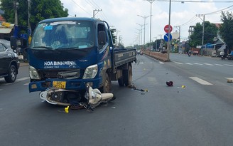 Tai nạn Bình Phước: Xe tải va chạm xe máy, vợ tử vong, chồng bị thương