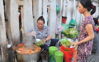 Bán 10 tô phở mỗi ngày phải nộp thuế !