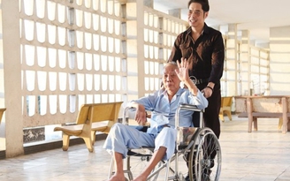 Ca sĩ Ngọc Sơn hủy toàn bộ show diễn vì cha qua đời