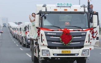 Đám cưới sặc mùi xe tải