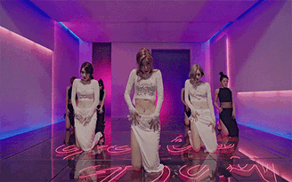 Hàn Quốc ‘tuýt còi’ 12 nhóm nhạc mang vũ đạo sexy lên sân khấu