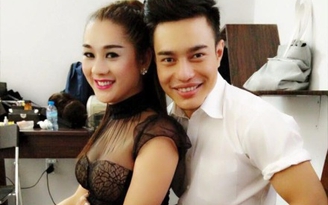 Lâm Chi Khanh thân mật bên quán quân Cười xuyên Việt
