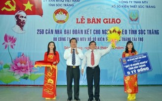 Sóc Trăng: Bàn giao 250 căn nhà đại đoàn kết