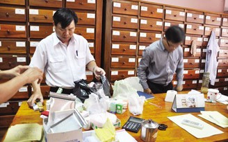 Tước chứng chỉ hành nghề của 2 bác sĩ người Trung Quốc