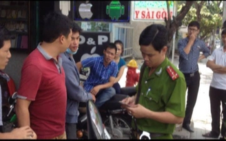 Cửa hàng điện thoại bị ném bom xăng