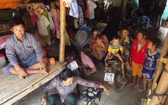 Nhọc nhằn kiếm chữ ở 'xóm Việt kiều'