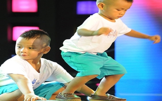 Cặp nghệ sĩ xiếc nhỏ tuổi nhất Việt Nam