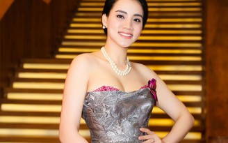 Trang Nhung đưa chồng đi xem thời trang trước ngày cưới