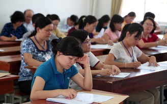 Đề thi tiếng Anh THPT quốc gia: Giữ hay bỏ phần tự luận?