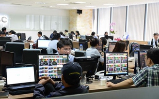 Chứng khoán giảm mạnh, giao dịch tăng