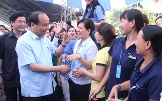 Thủ tướng gặp gỡ công nhân: 'Lương tối thiểu phải đảm bảo được mức sống tối thiểu'