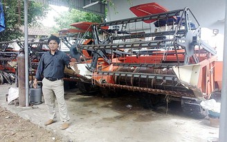 Tự tạo cơ hội: Gặt lúa thuê bằng máy