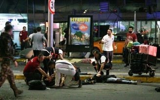 Vụ tấn công đẫm máu ở phi trường Istanbul: 41 người chết
