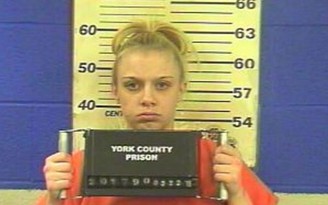 Cô gái ngồi tù vì ân ái đến nỗi giường tủ hàng xóm rung lắc