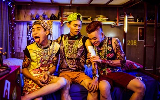 Rapper Karik ‘mang’ Mai Ngô, hotboy xăm trổ vào MV Anh là sinh viên