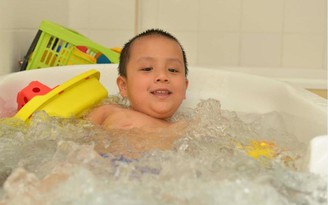 Cậu bé Việt Nam đầu tiên đến Avène và chuyến đi đầy hi vọng Cậu bé Việt Nam đầu tiên đến Avène và chuyến đi đầy hi vọng