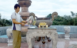 Người tự nguyện giữ sạch di tích