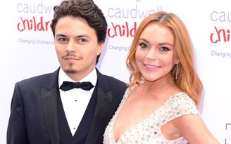 Lindsay Lohan chi tiền để bạn trai triệu phú sống xa xỉ