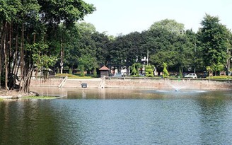 Lén xây điện thờ tại hồ Văn - Quốc Tử Giám