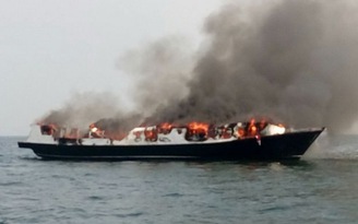Cháy tàu du lịch ở Indonesia, ít nhất 23 người chết