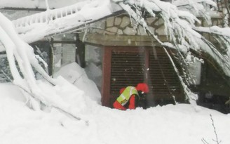 Cứu 6 người sau lở tuyết ở Ý