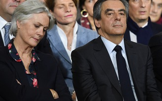 Cựu thủ tướng Pháp bị nghi tuyển dụng 'khống' vợ con