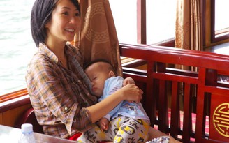 Mẹ Việt chia sẻ 'bí kíp' bồng con đi khắp thế gian khi mới 7 tuần tuổi