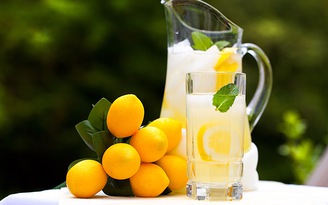 10 lợi ích cho sức khỏe từ ly nước chanh kỳ diệu