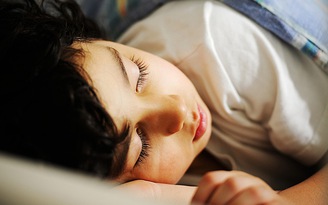 Trẻ ngủ ngáy thường xuyên, chớ xem thường!