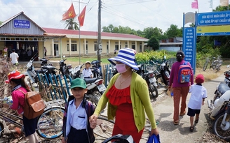 Tranh chấp đất, người dân đóng cửa trường học