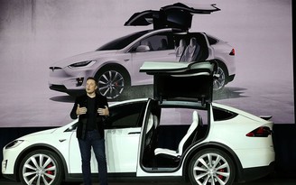 Tesla tự nguyện triệu hồi 11.000 chiếc Model X