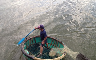 Mưu sinh bên đầm