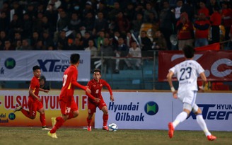 U.23 Việt Nam chông chênh hai đội hình