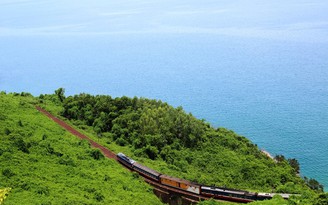 Tàu hỏa xuyên Việt vào top 10 tuyến tàu đẹp nhất châu Á
