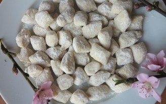 Ai ơi, nhớ kẹo cục múc tết xưa