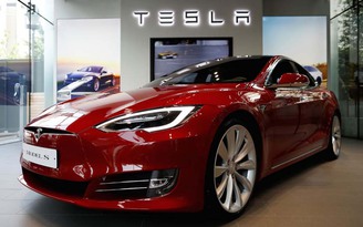 Tesla tạm ngừng sản xuất Model 3