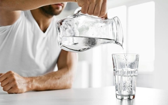 Uống thêm nước không làm chậm sự suy giảm chức năng thận