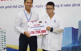 Trao học bổng cho con chiến sĩ nhà giàn