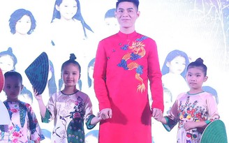 Nguyễn Hưng Phúc đạo diễn Tuần lễ thời trang trẻ em Ấn Độ