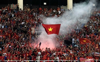 Pháo sáng từ bóng đá sang bóng rổ